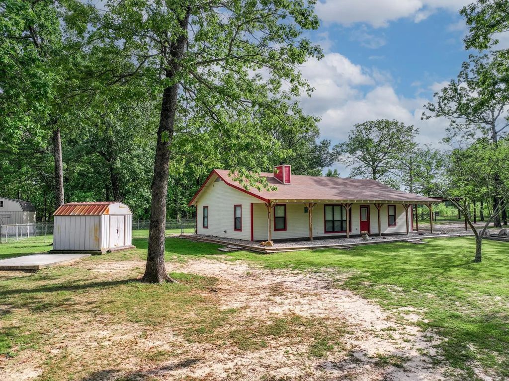 200 County Road 3635, Dike