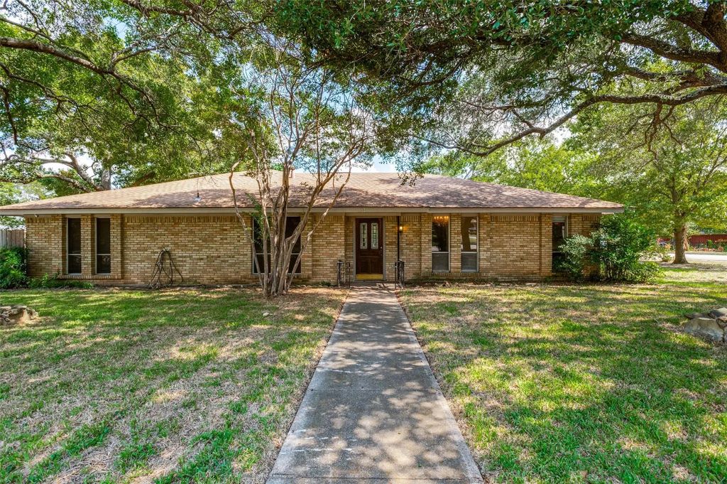 902 Nature Drive, Duncanville