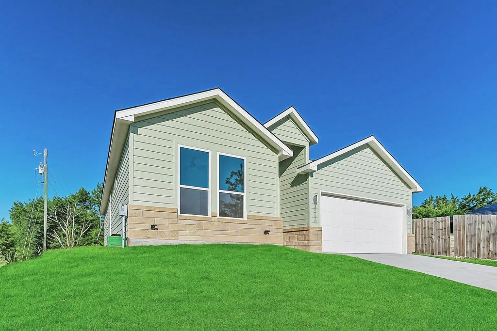 2314 Beverly Drive, Granbury