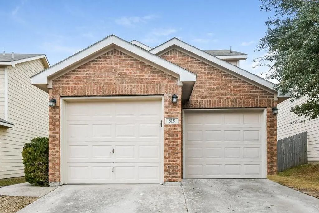 815 Village Point Lane, Fort Worth