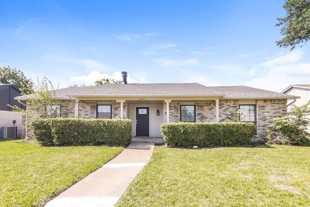 8806 Linda Vista Drive, Rowlett