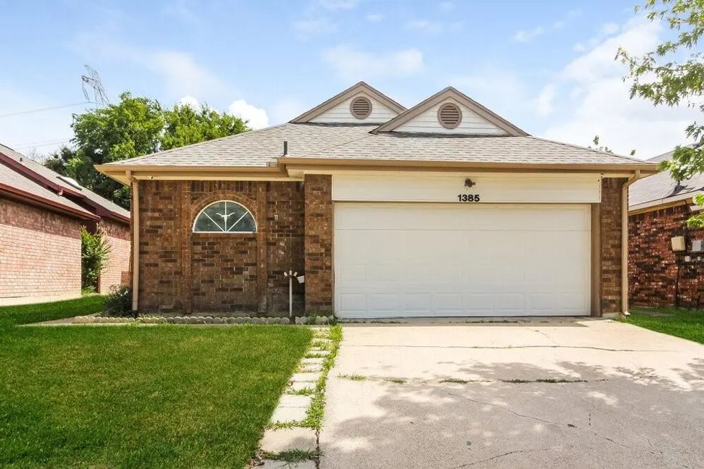 1385 Chinaberry Drive, Lewisville