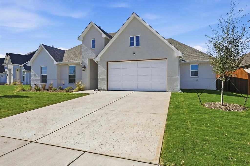 474 Creekside, Haslet