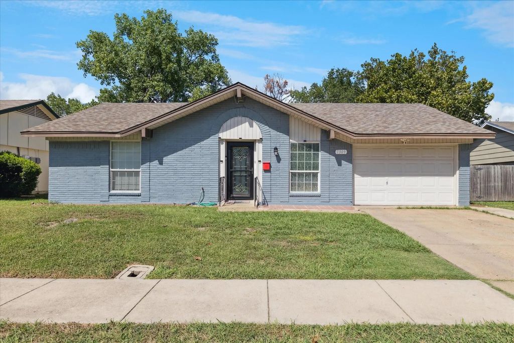 1309 Kingston Drive, Lewisville