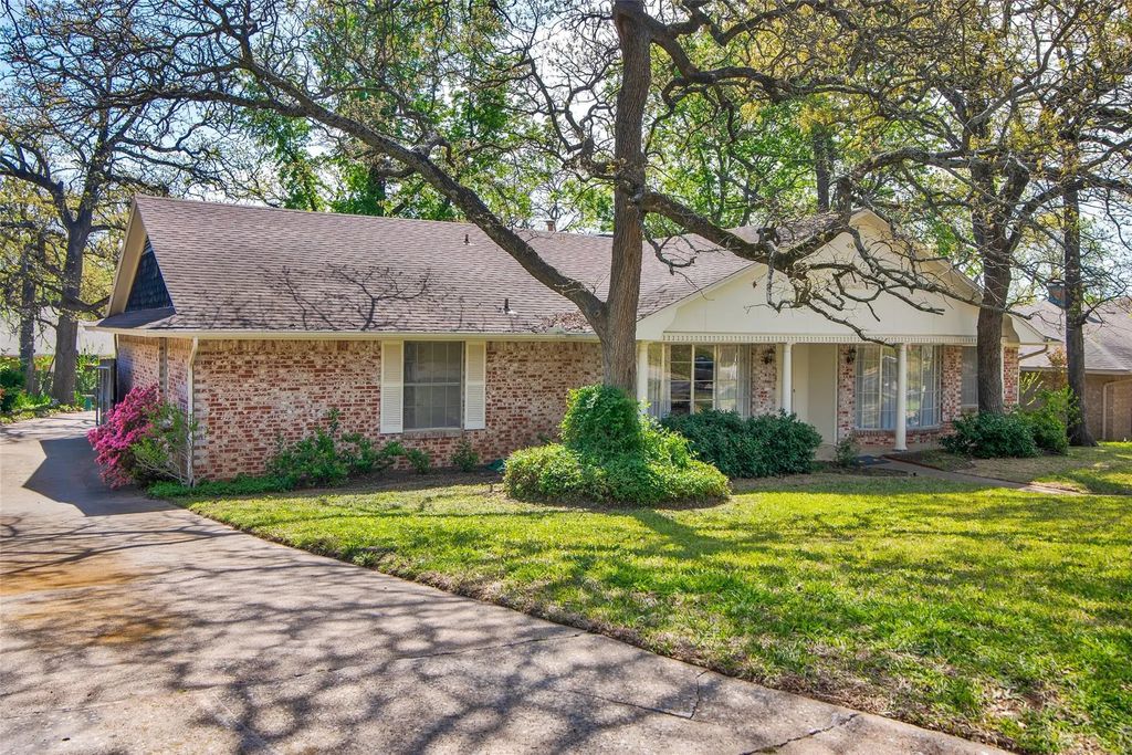 612 Ambassador Street, Denison