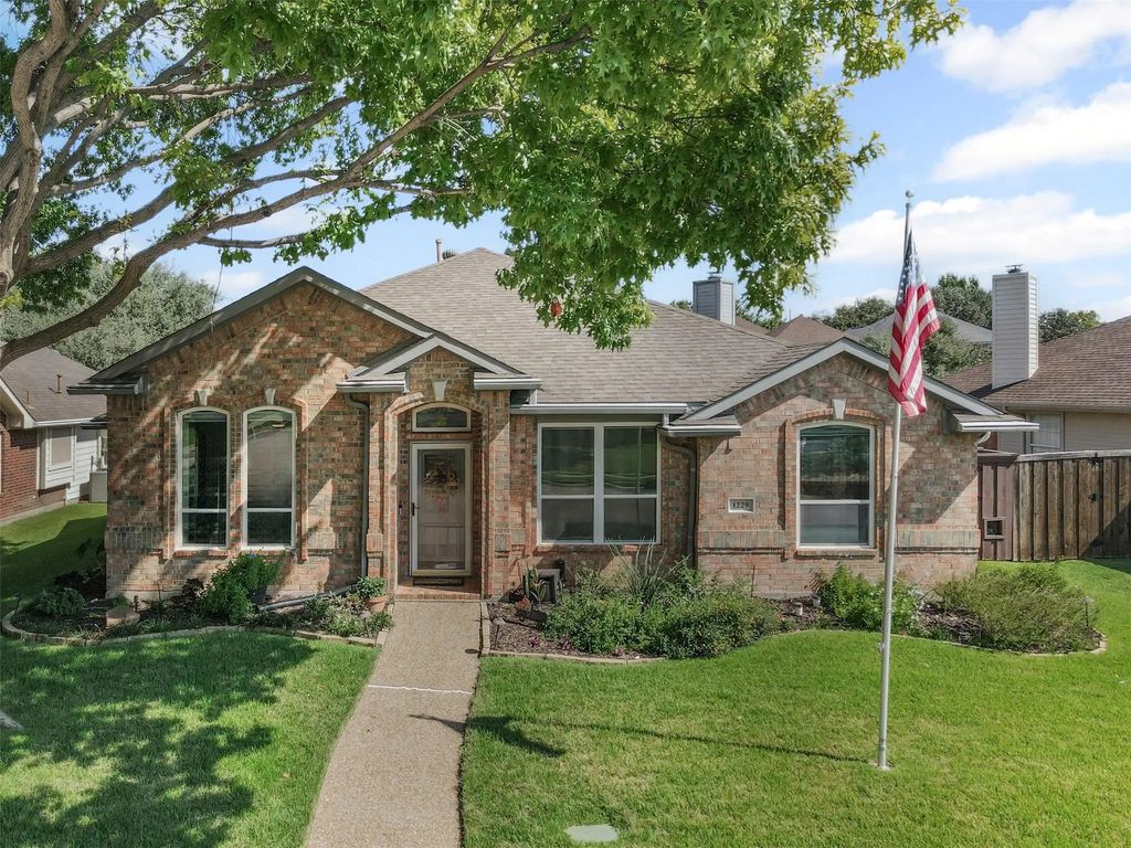 1229 Longhorn Drive, Lewisville
