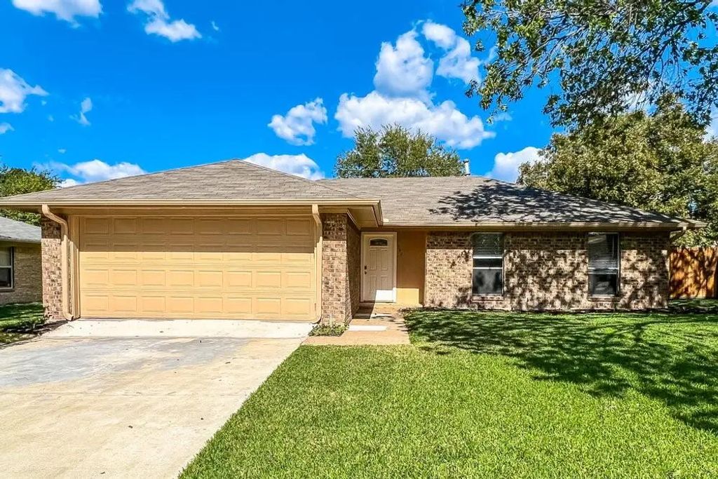302 Memorial Drive, Wylie