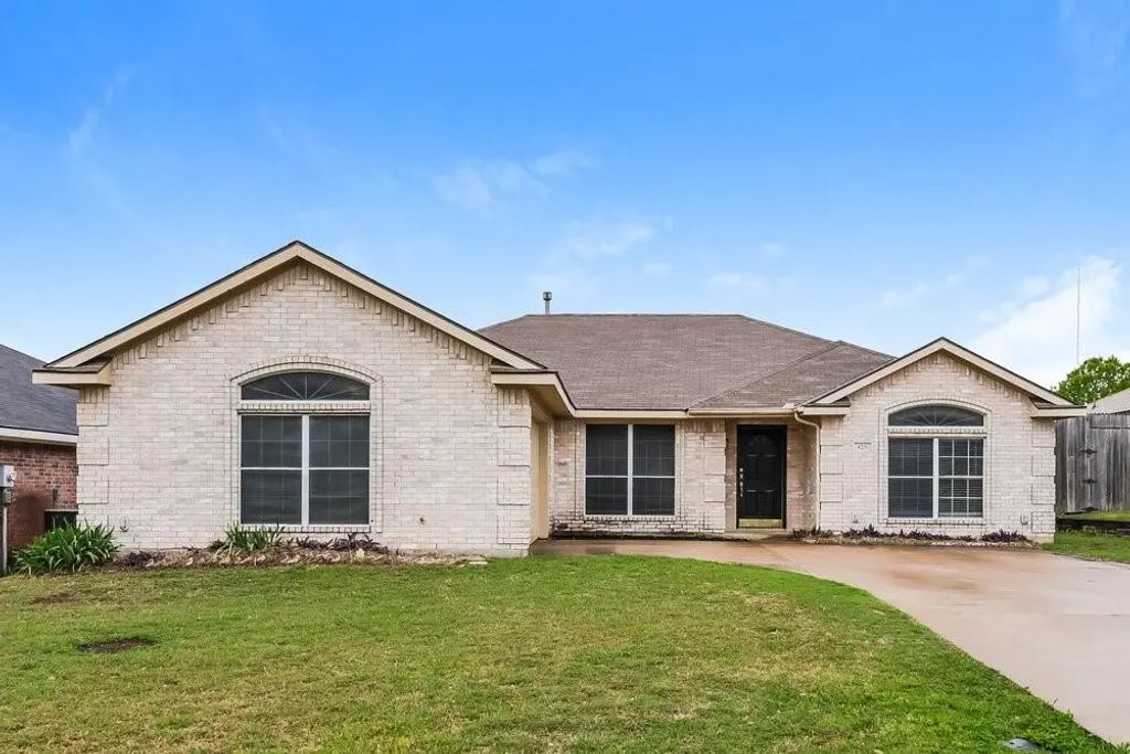 829 Windswept Drive, Cedar Hill