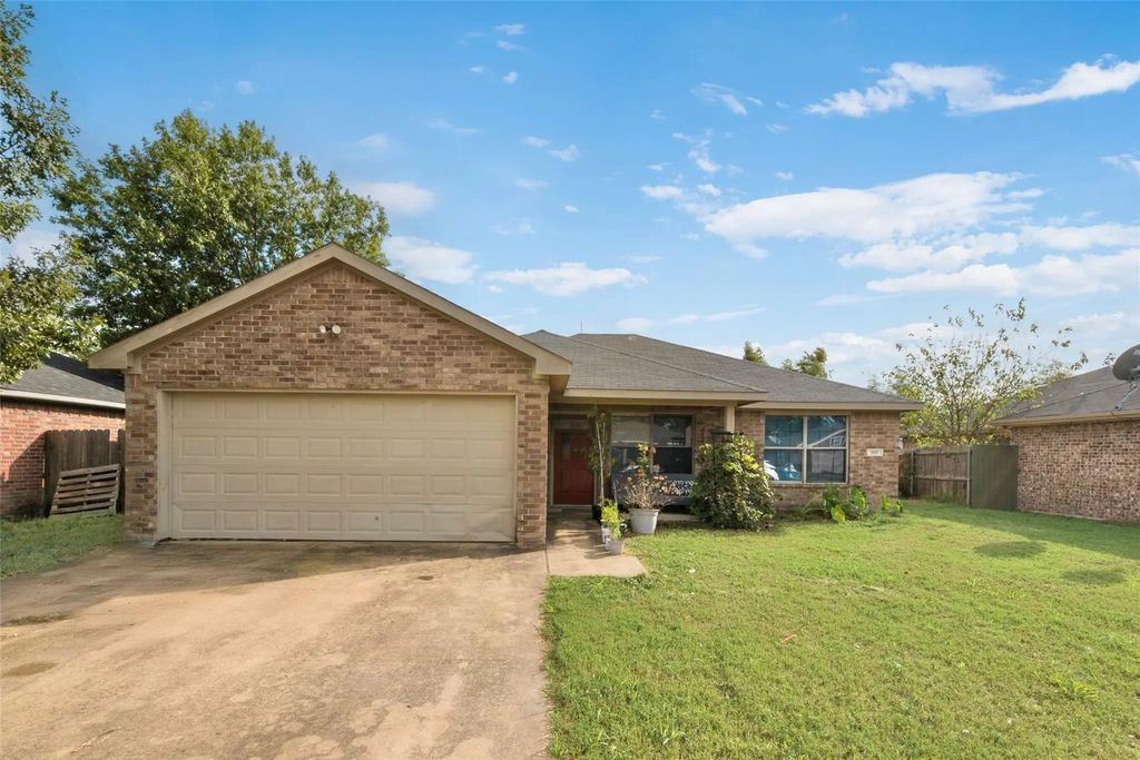 800 Phillips Circle, Kaufman