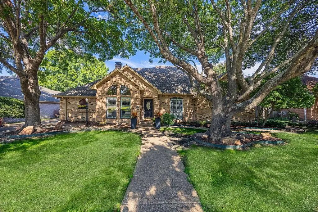 6913 Brookvale Road, Fort Worth