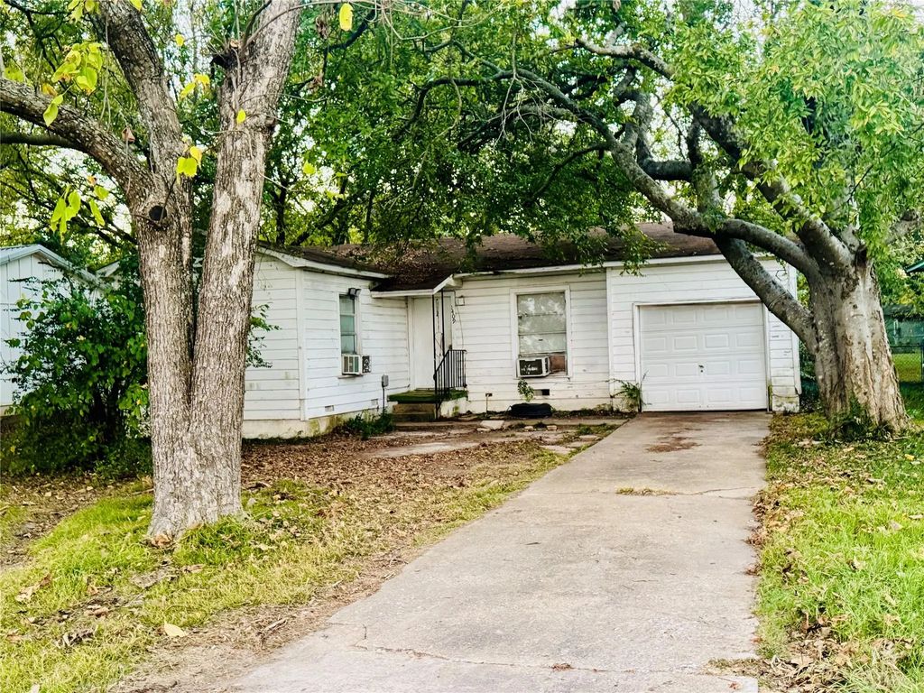 1409 Lynn Street, Bonham