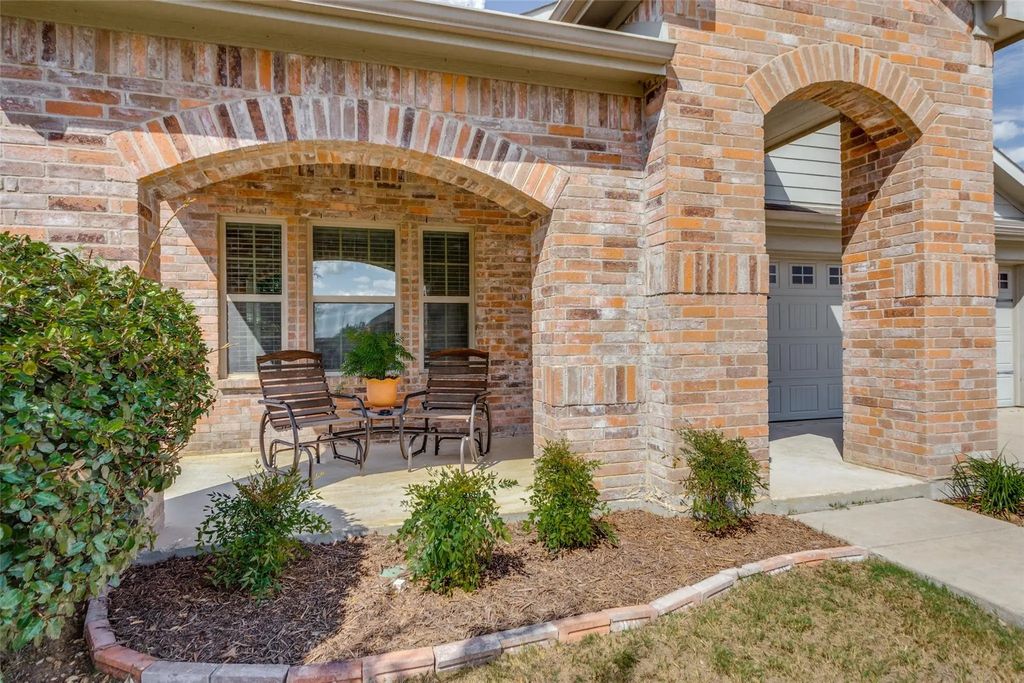 2844 Adams Fall Lane, Fort Worth