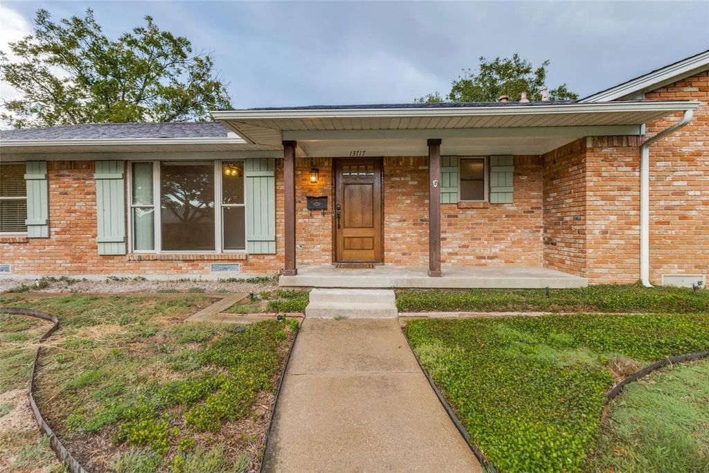 13717 Rolling Hills Lane, Dallas