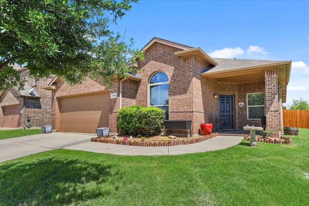 5129 Meadow Lane, Krum