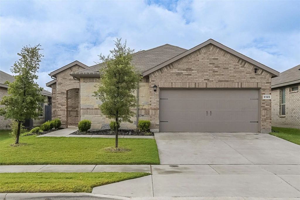 9125 Red Brush Trail, Fort Worth
