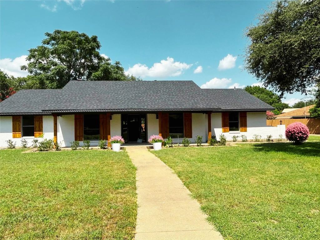 909 Highland Drive, Cleburne