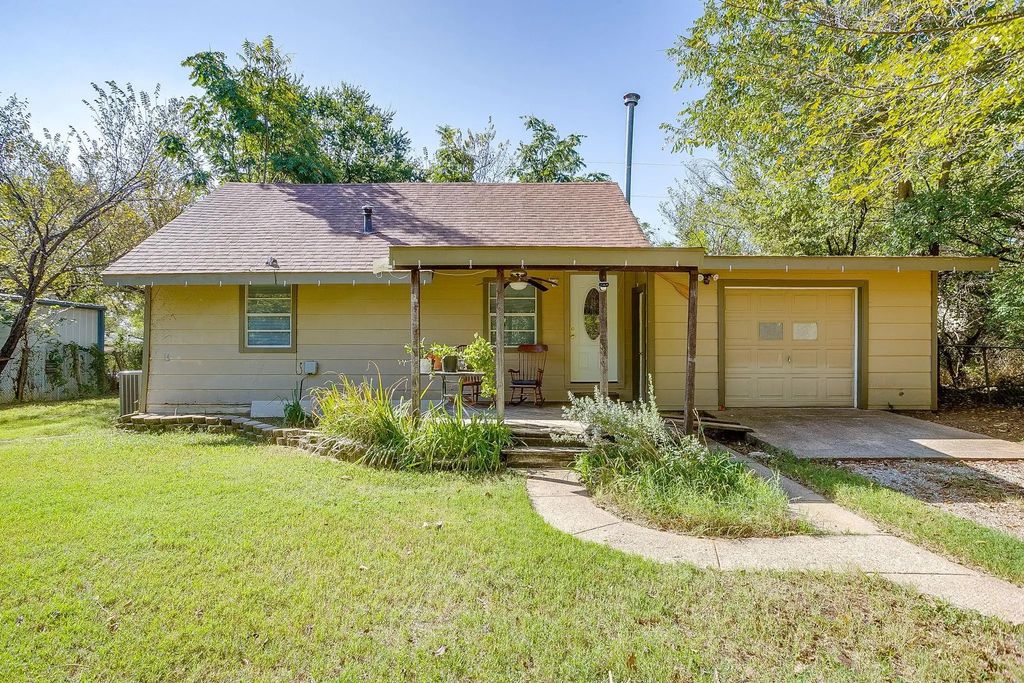 7037 Camp Street, Azle
