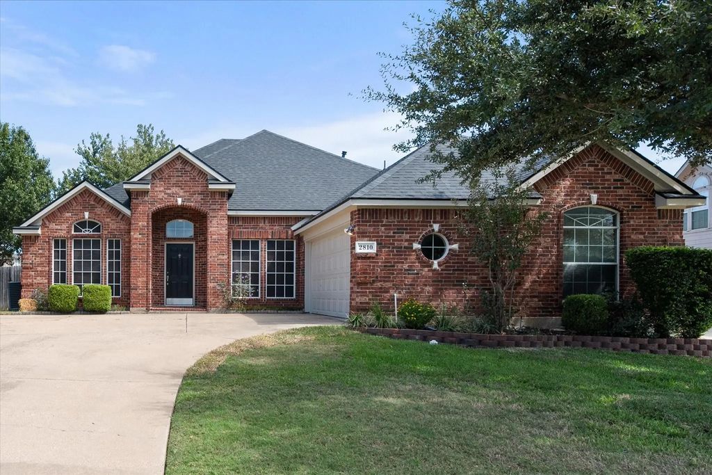 2810 Saint Michael Drive, Mansfield