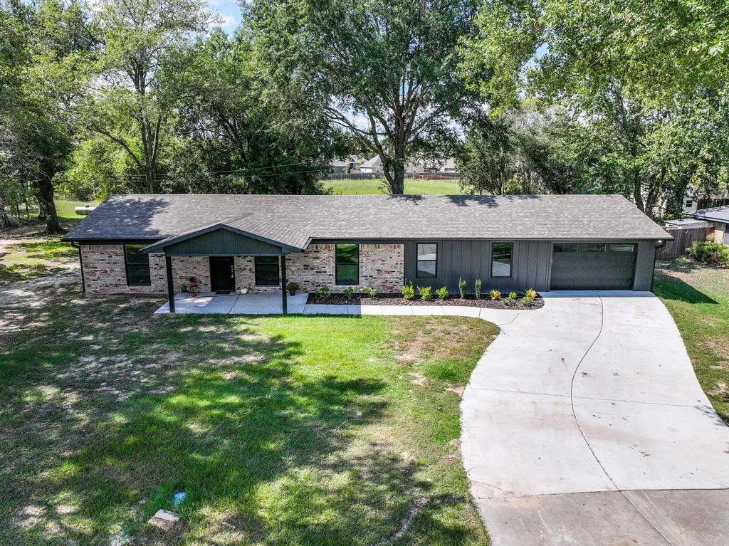 1703 Arbala Road, Sulphur Springs