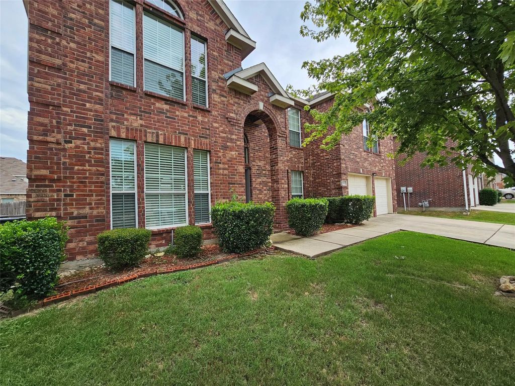 305 Cold Mountain Trail, Fort Worth