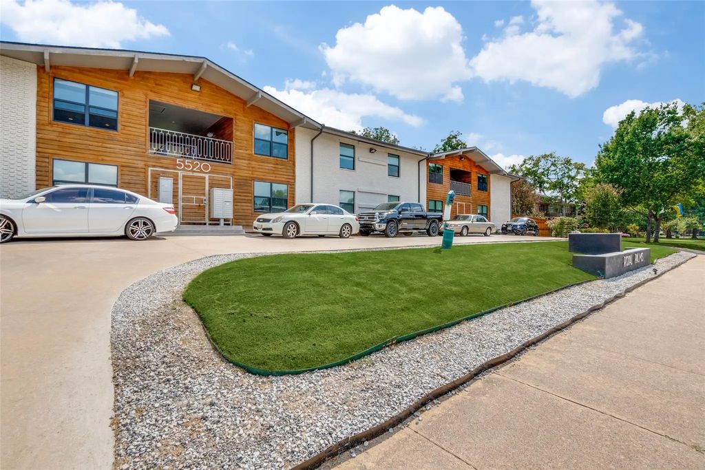 5520 Gaston Avenue 204, Dallas
