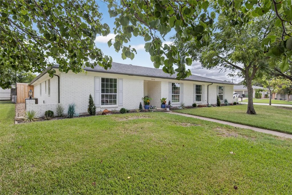 2016 Briar Trail, Hurst