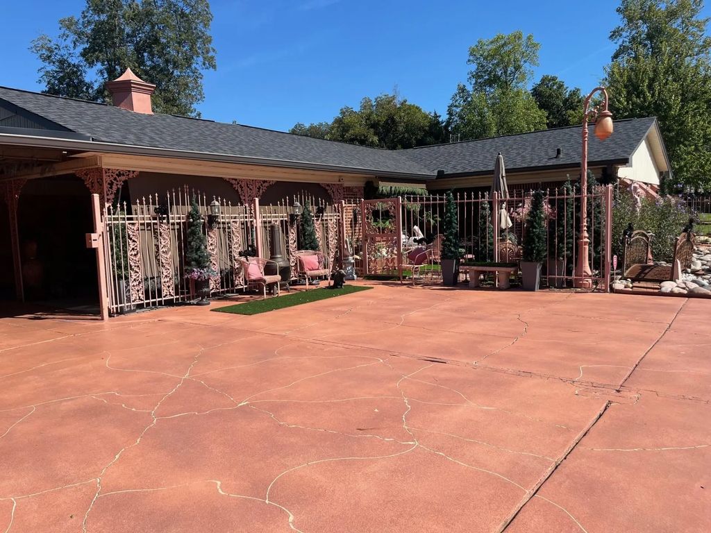 2821 W Cavett Drive, Shreveport