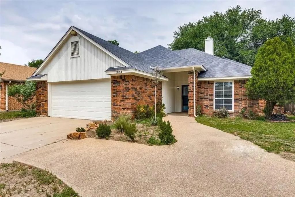 1864 Kings Canyon Circle, Fort Worth