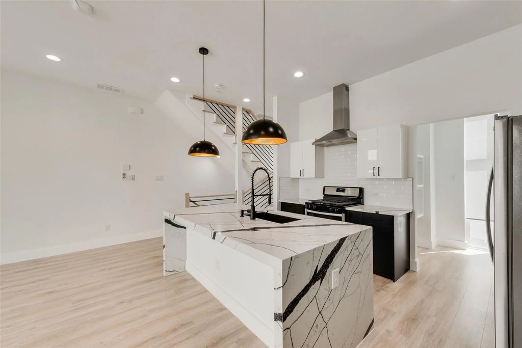 2038 N Prairie Avenue 102, Dallas