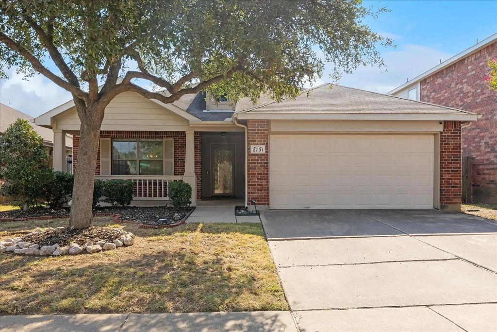 2701 Gardendale Drive, Fort Worth