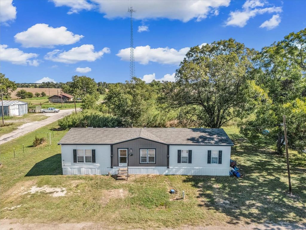 192 County Road 2901, Reagan