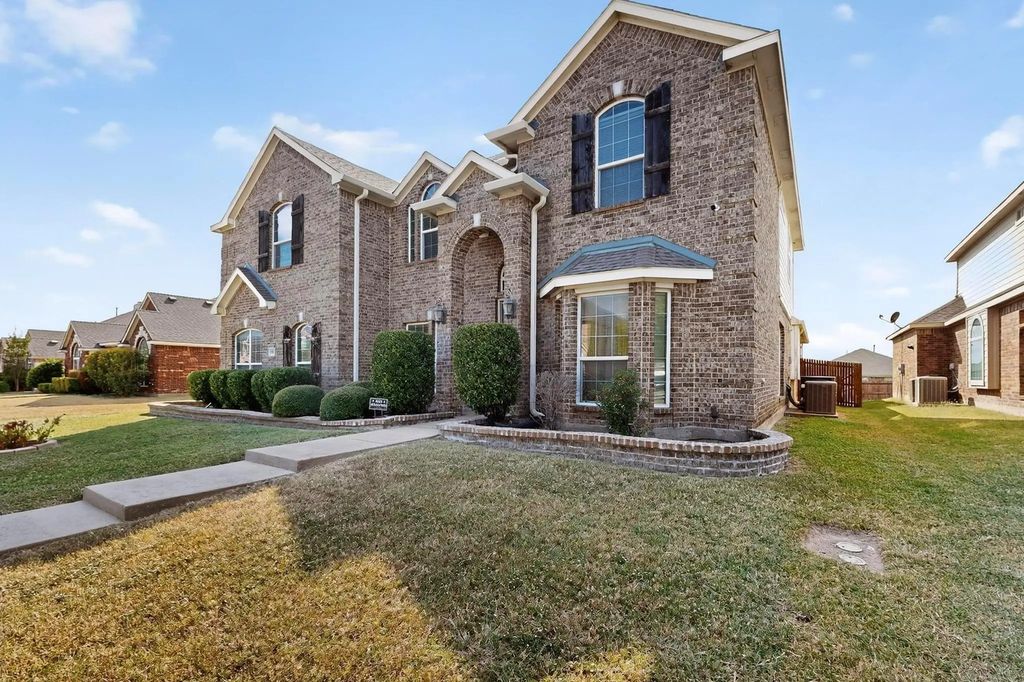 317 Wisteria Way, Red Oak