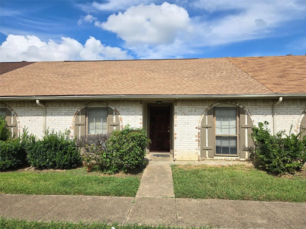 25 W Mountain Creek Drive 6, Grand Prairie