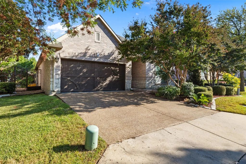 1049 Lake Ridge Drive, Richardson