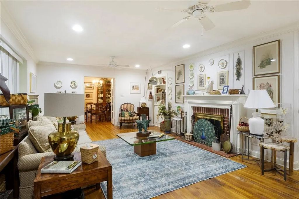 301 E Blair Street, Mineola