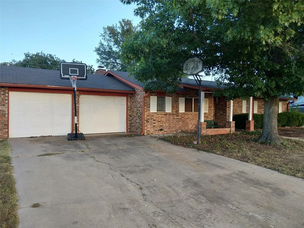 212 Palmer Drive, Comanche