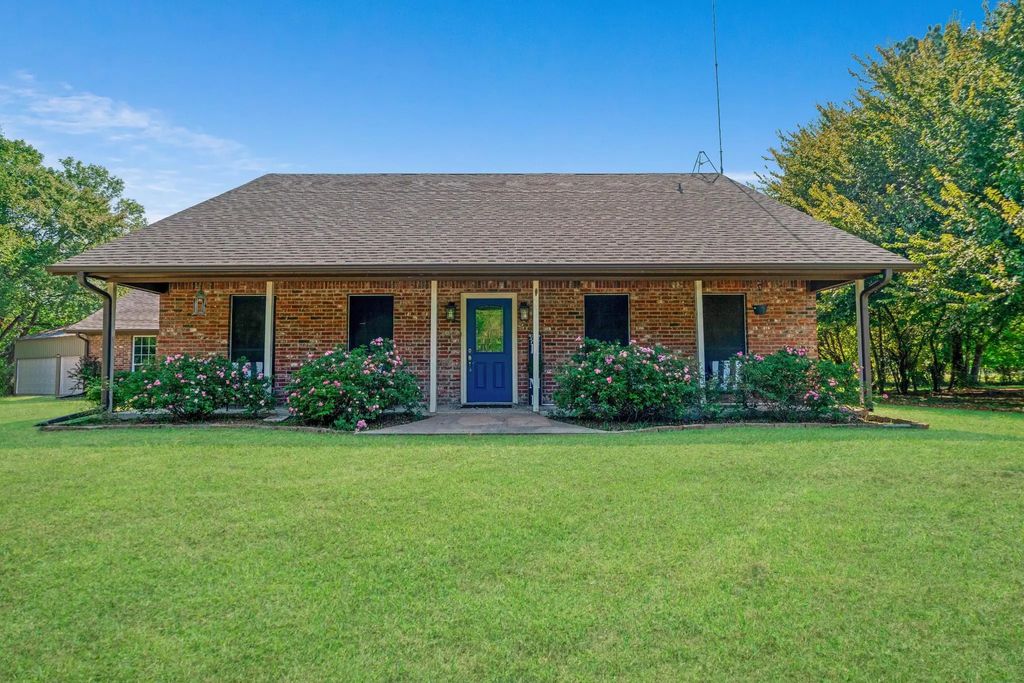 258 County Road 33970, Powderly