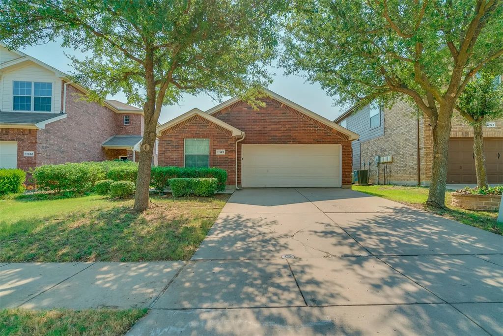 11928 Brown Fox Drive, Fort Worth
