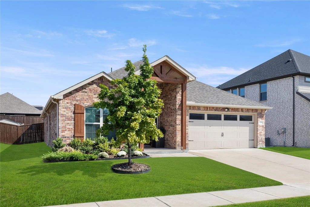 129 Braves Way, Lavon