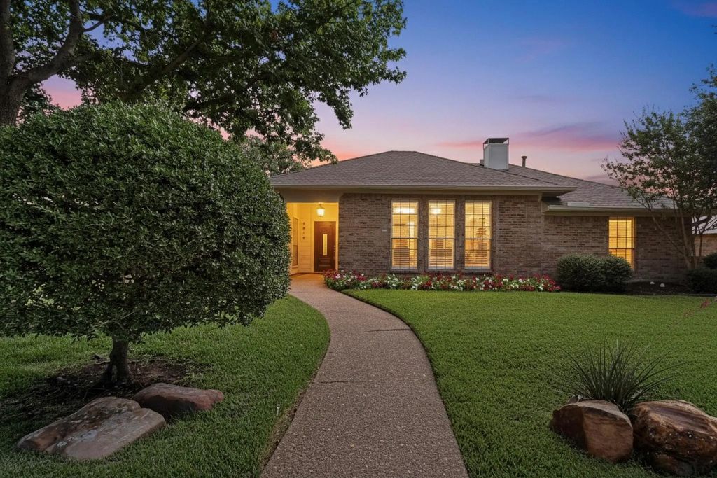 2012 Stain Glass Drive, Plano