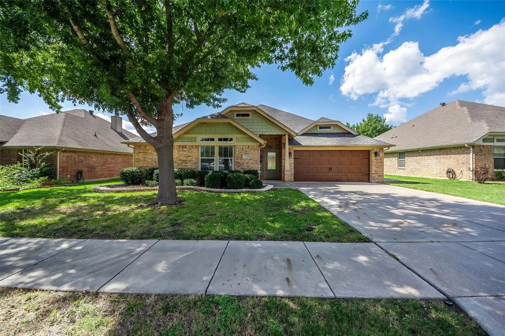 5725 Eldon Martin Street, Fort Worth