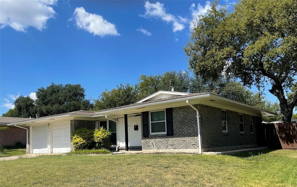 824 Wisteria Way, Richardson