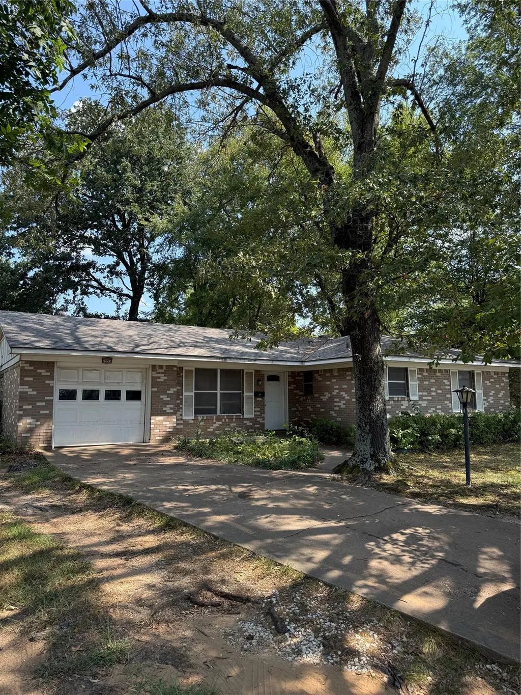 2995 Carson Lane, Paris