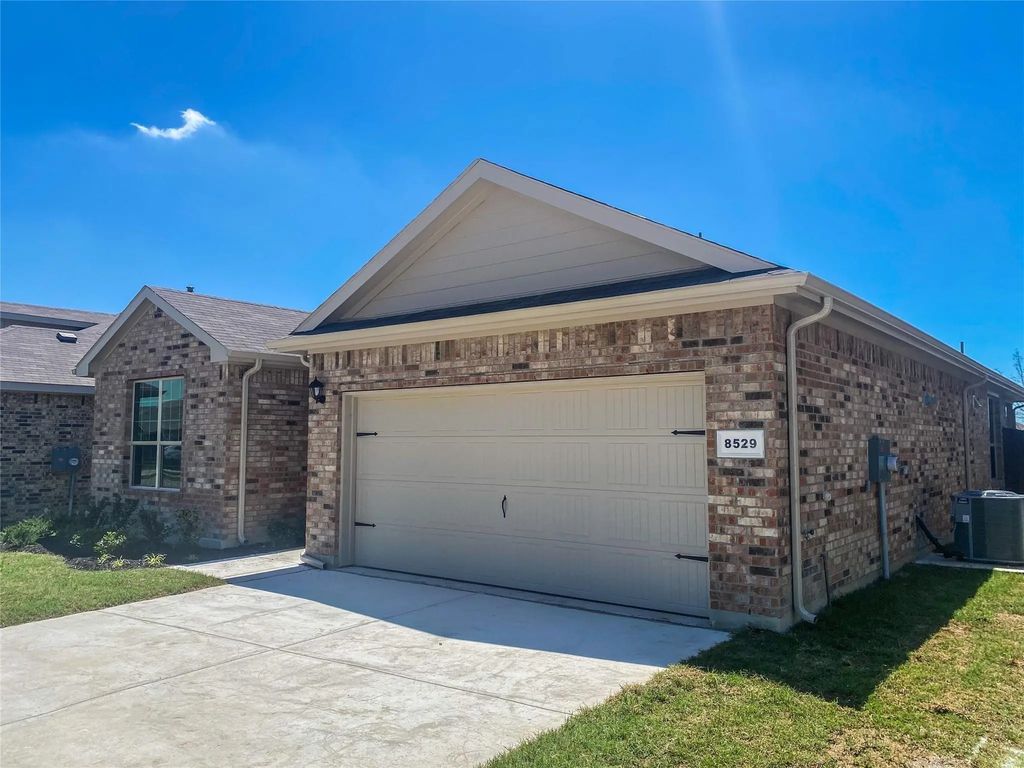 8529 Nightfall Lane, Fort Worth