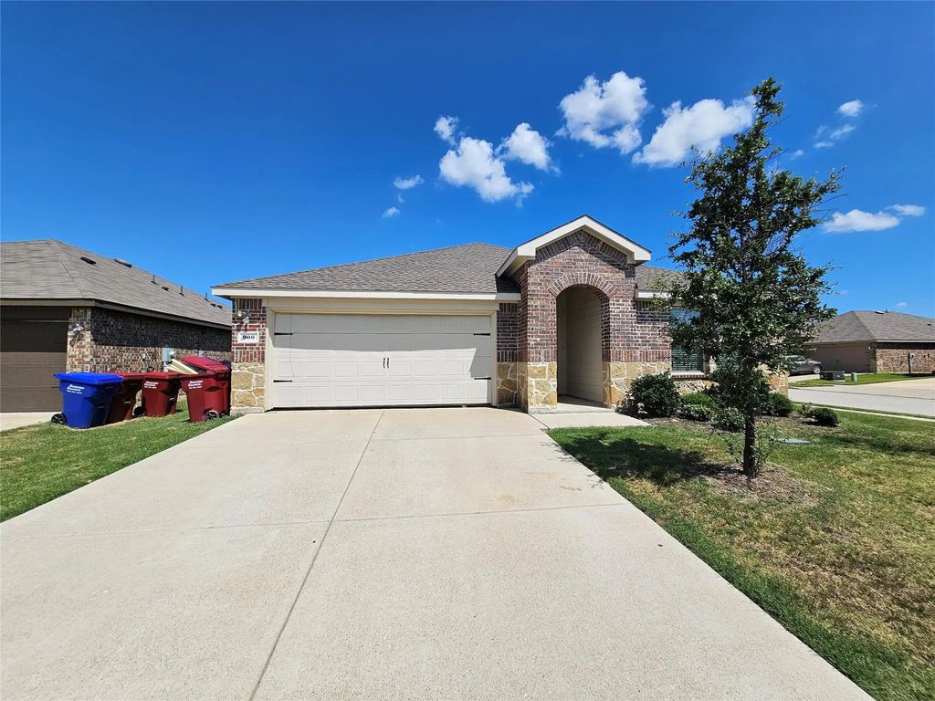 900 Basswood Lane, Royse City