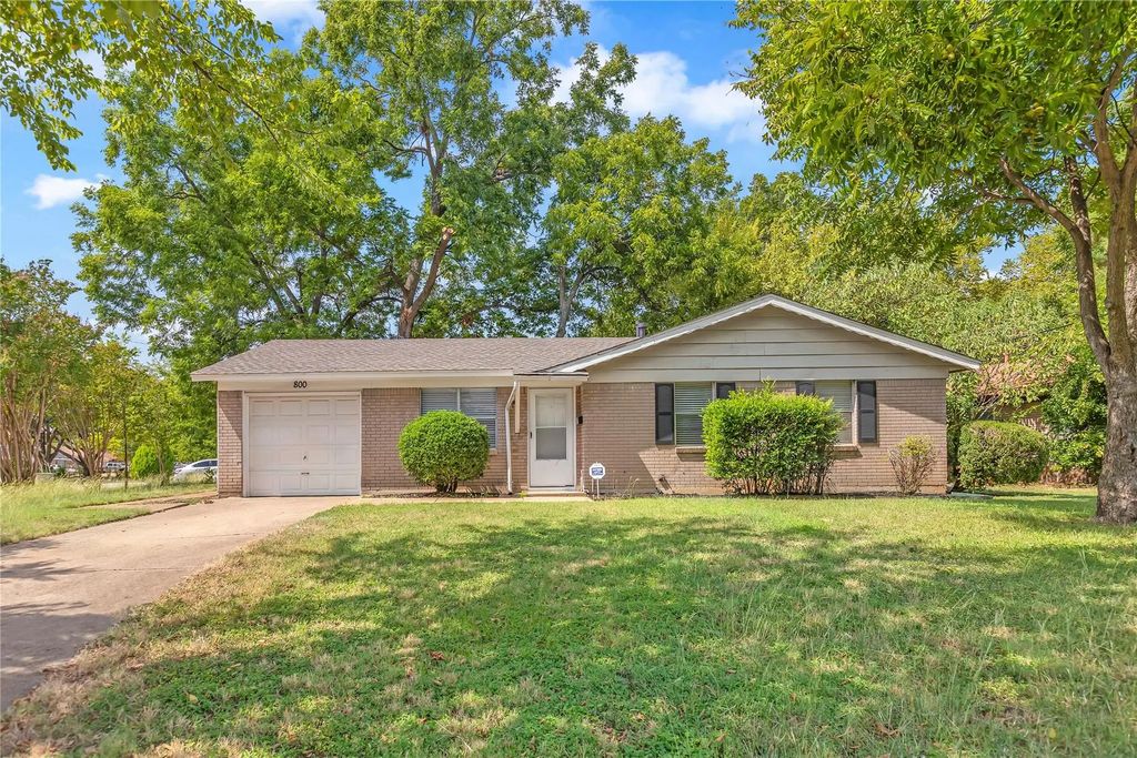 800 Nl Robinson Drive, Arlington