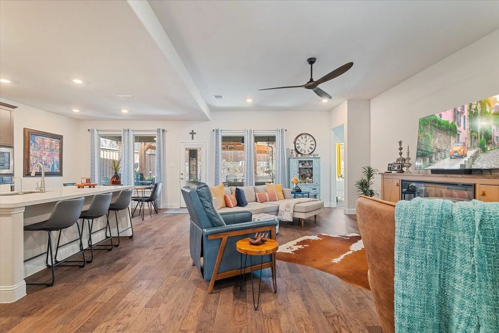113 Glenwood Drive, Oak Point