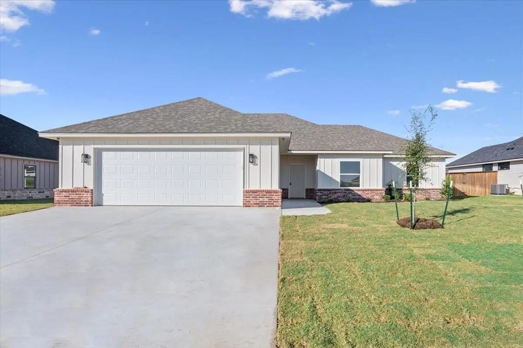 110 Great Trail Road, Riesel