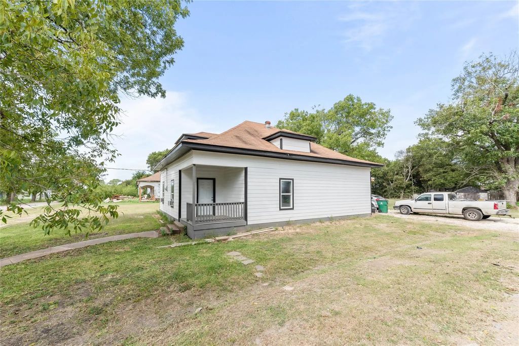 309 E Ross, Mart