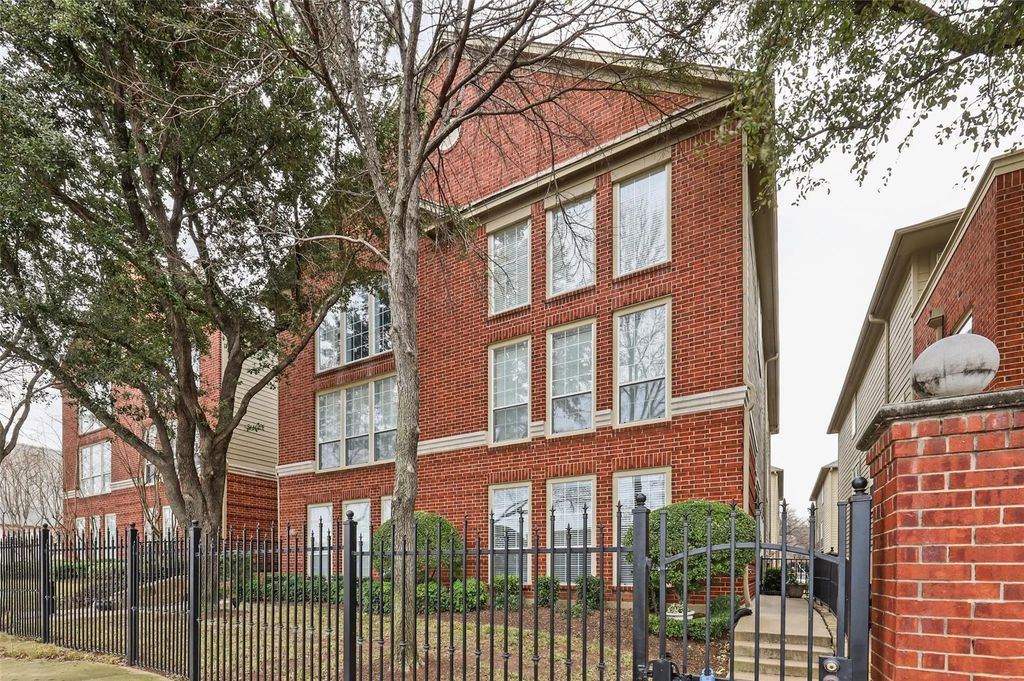 1007 W Bluff Street, Fort Worth
